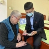 入行第四年，他成为上海首位作为重点人才引进落户的养老护理员