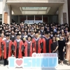 暑假的校园里上海师范大学2022届毕业生返校，迟到的毕业典礼让毕业生不留遗憾