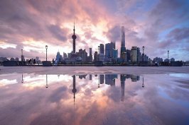 上海逐步建立积分落户政策，达标可以申请上海市常住户口。